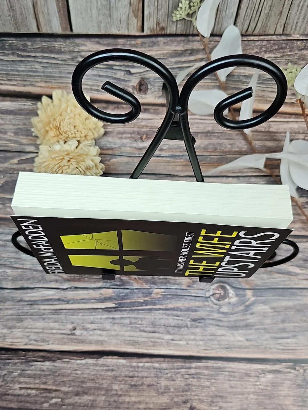 NEW FREIDA McFADDEN THE WIFE UPSTAIRS PAPERBACK BOOK